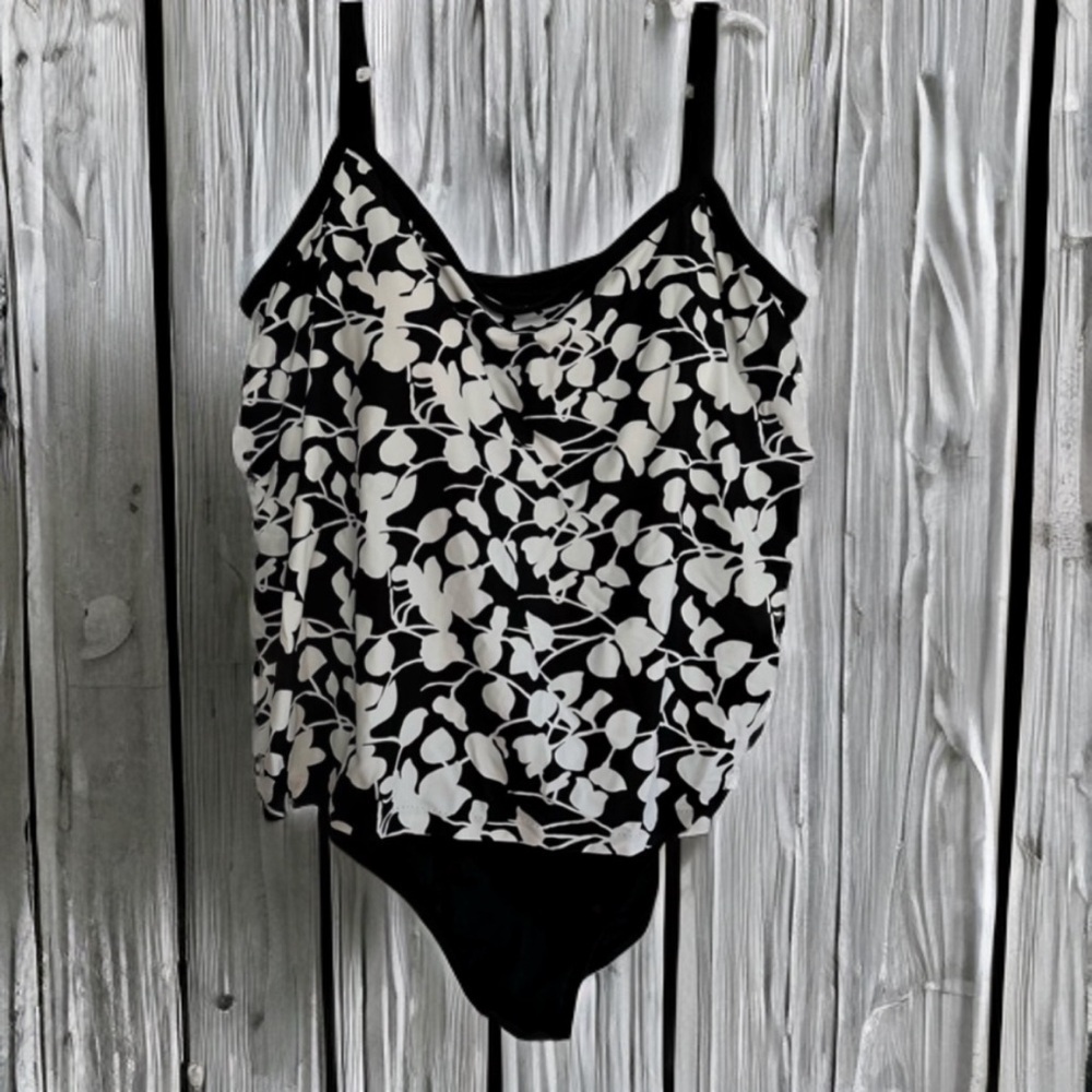 EUC Maxine of Hollywood Azul Plus20W Wide Black&White Floral Vines tankini - Picture 12 of 14